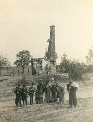 Displaced Jewish family in Lopienik